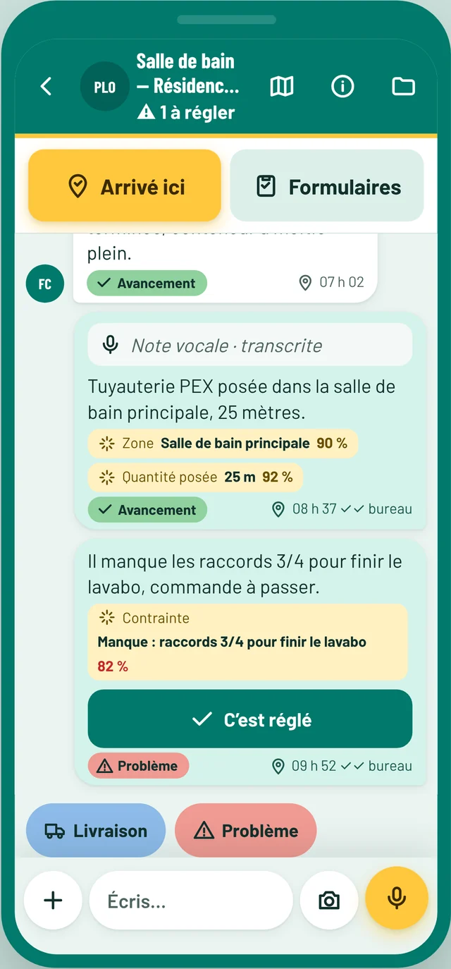L'écran terrain de BonMatin : la discussion du chantier Salle de bain, avec une note vocale transcrite et les infos repérées.